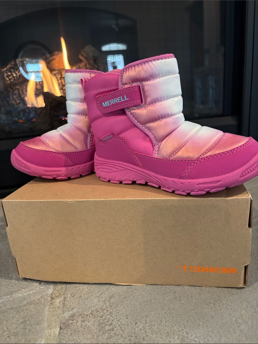 Merrell Polar Puffer Water repellent,insulated,velcro.slip in,tread sole,snow